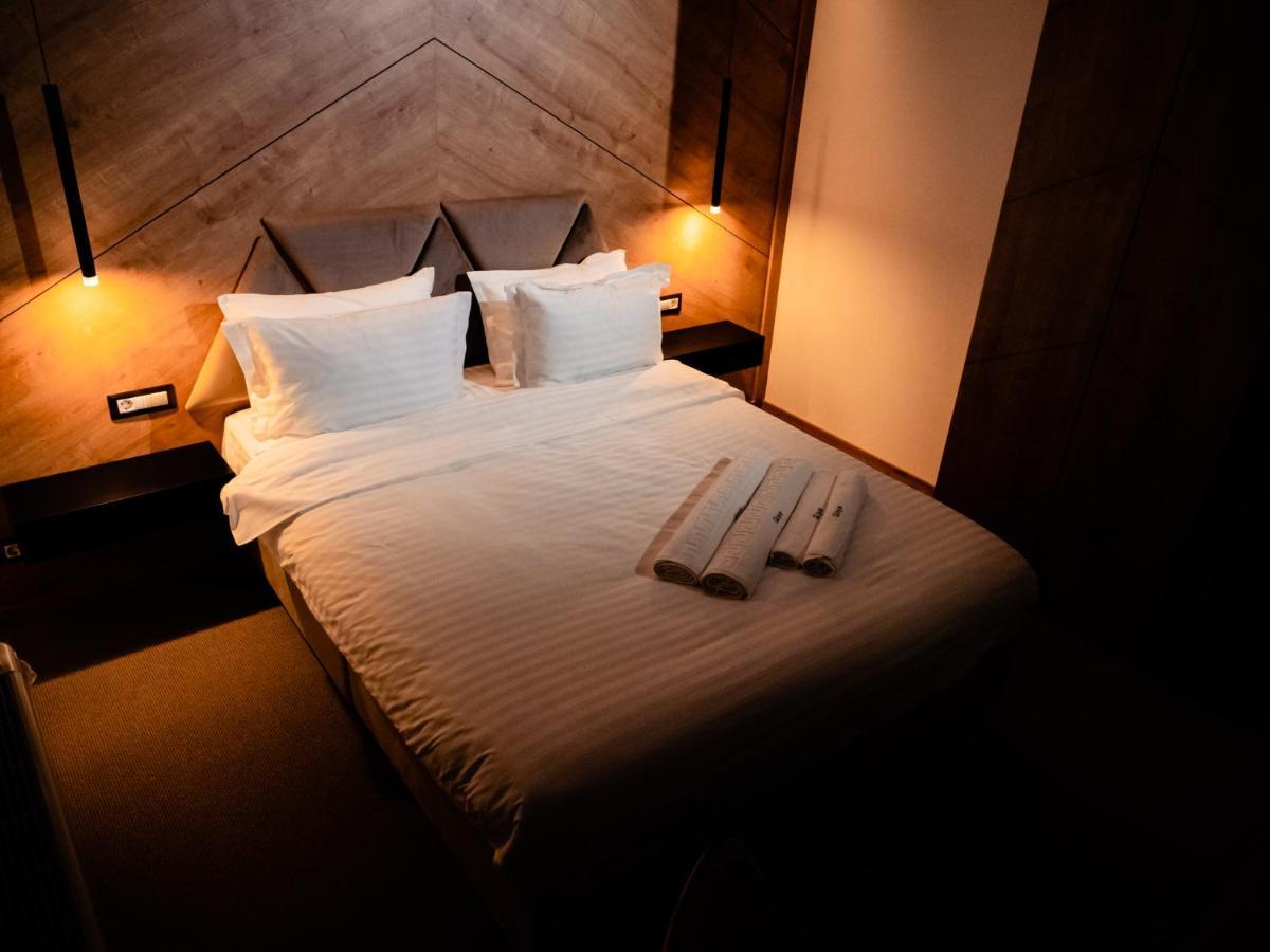 Hotel Goya Boutique Târgu Jiu Exteriér fotografie