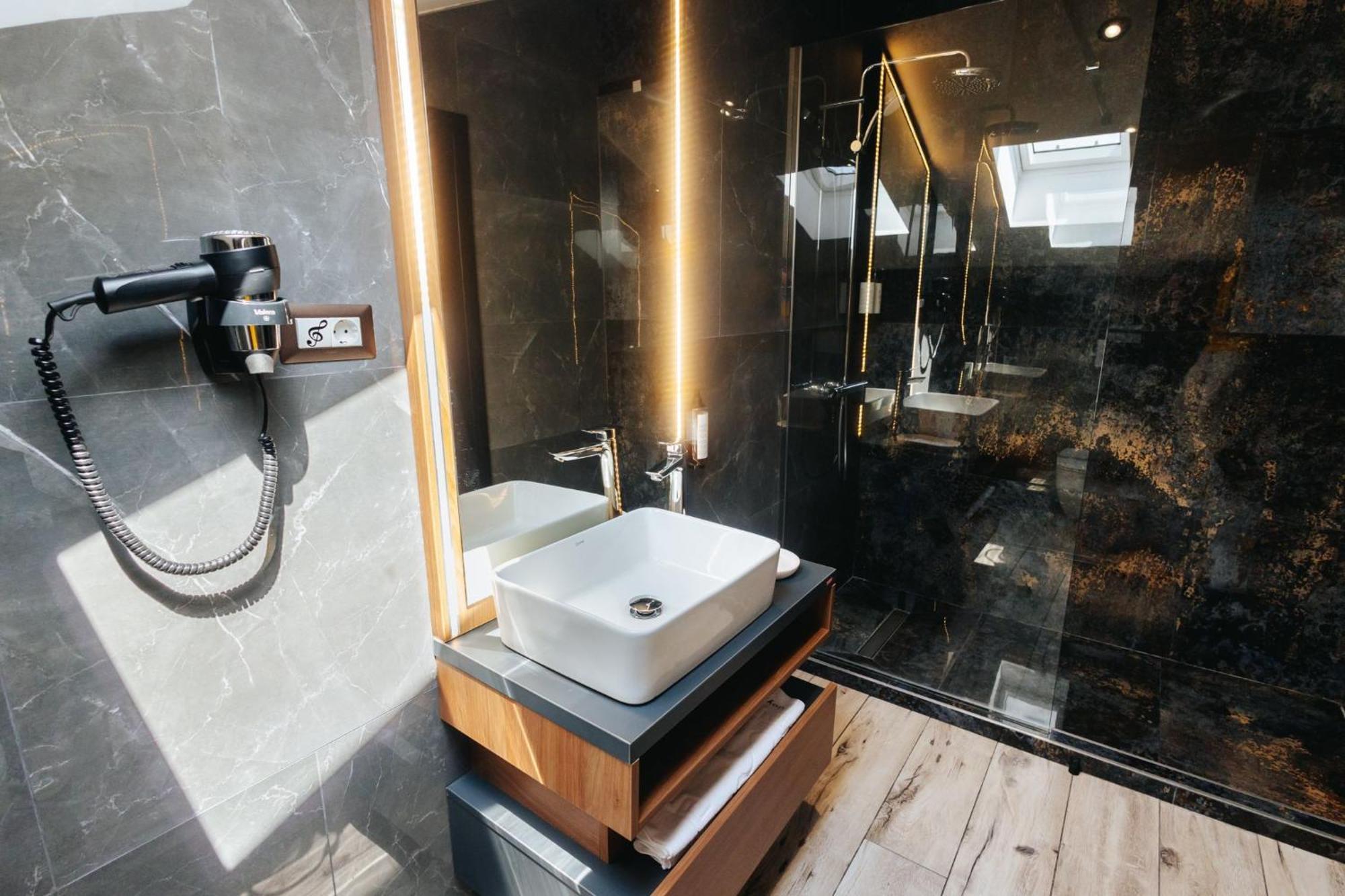 Hotel Goya Boutique Târgu Jiu Exteriér fotografie