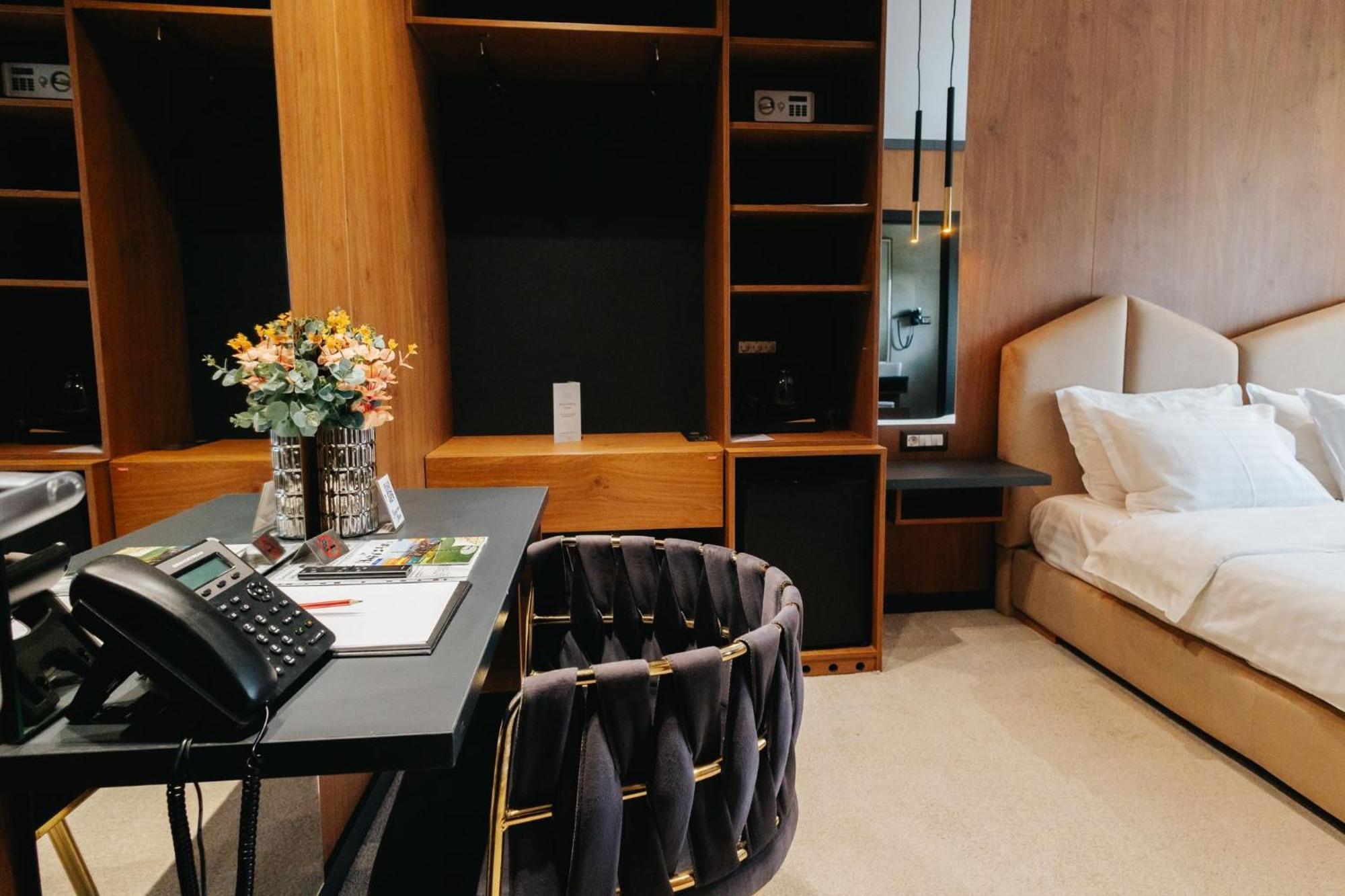 Hotel Goya Boutique Târgu Jiu Exteriér fotografie