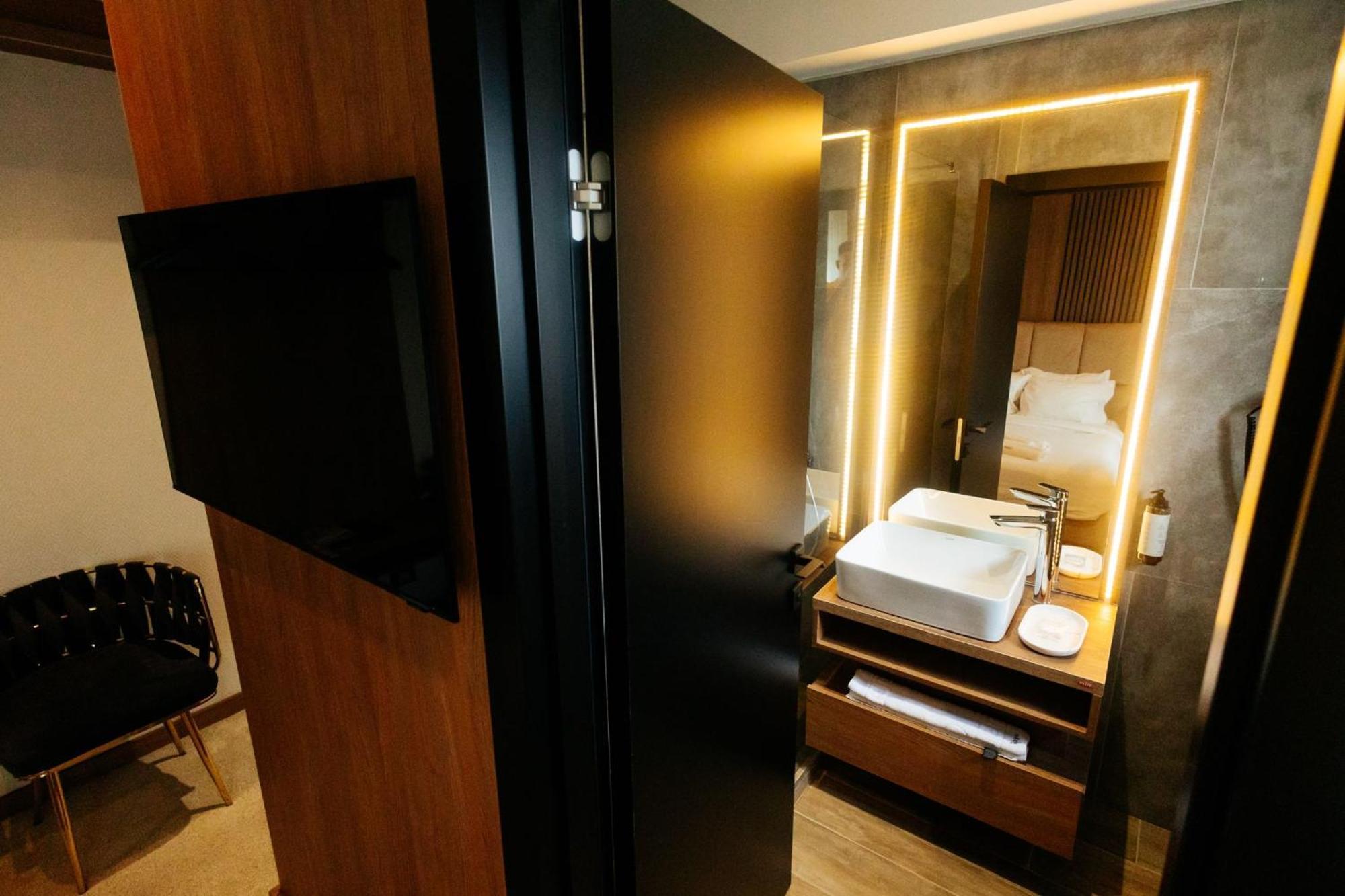 Hotel Goya Boutique Târgu Jiu Exteriér fotografie