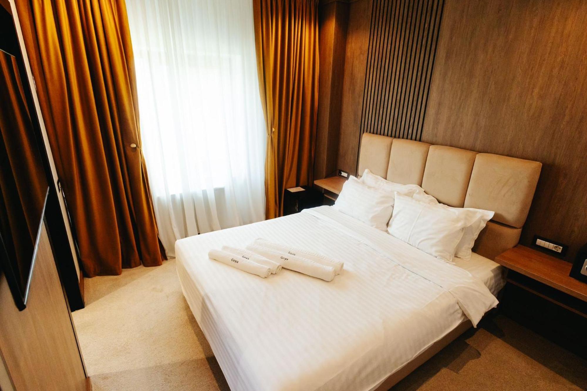 Hotel Goya Boutique Târgu Jiu Exteriér fotografie