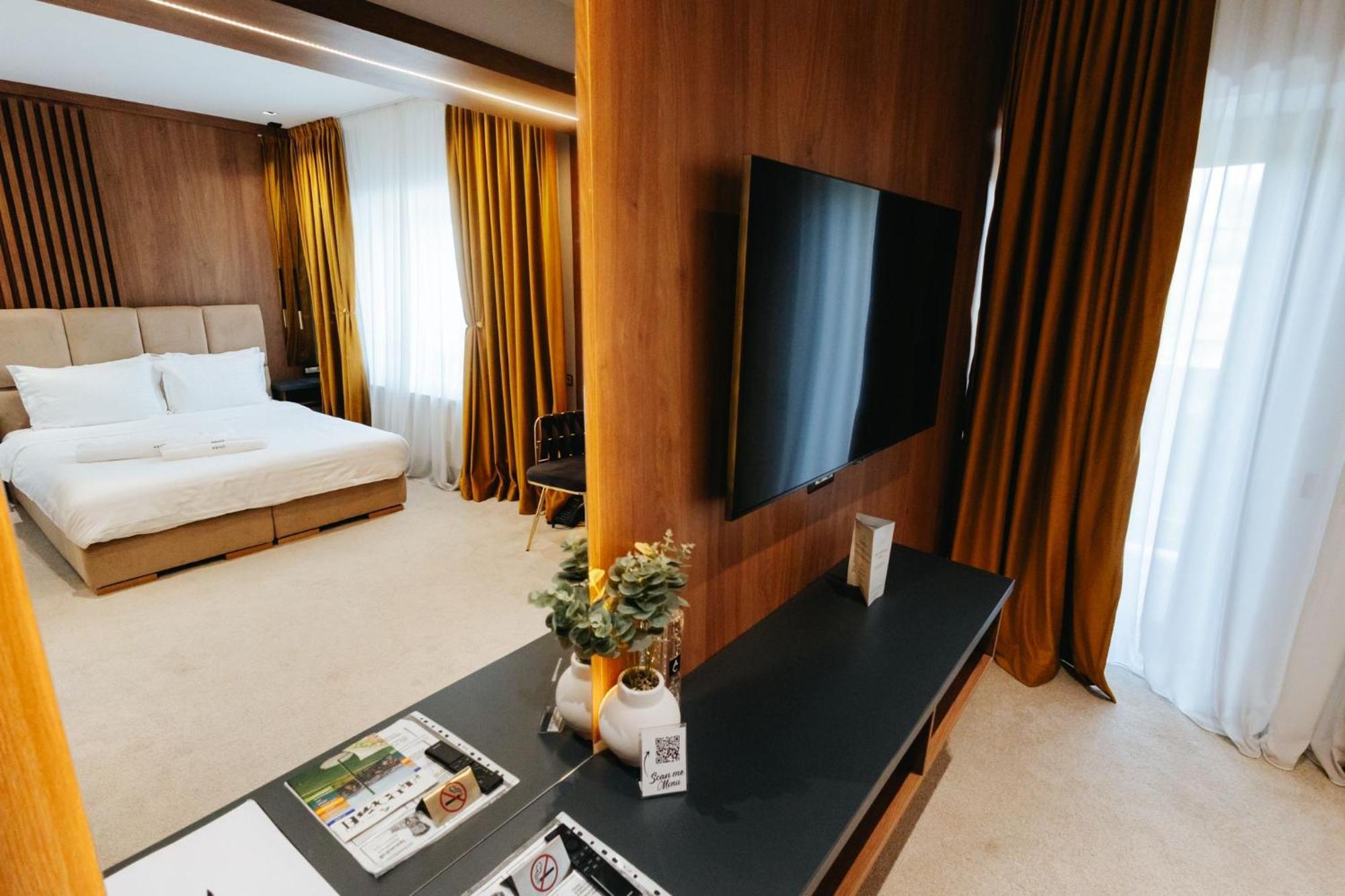 Hotel Goya Boutique Târgu Jiu Exteriér fotografie